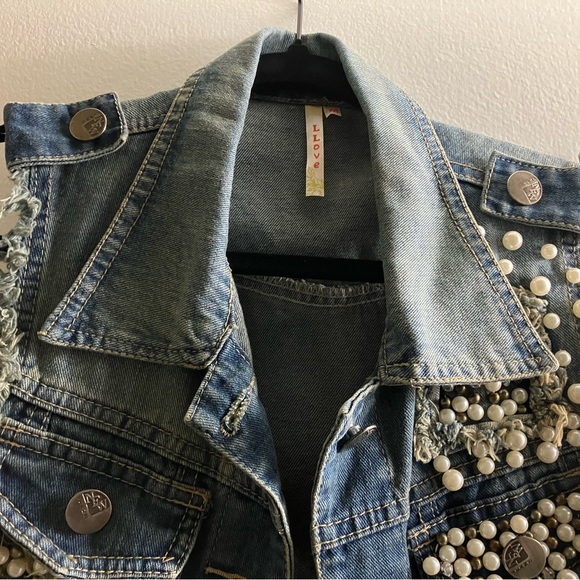 Llove Denim Pearl and Rhinestone sleeveless vest Women’s Medium - Picture 3 of 7